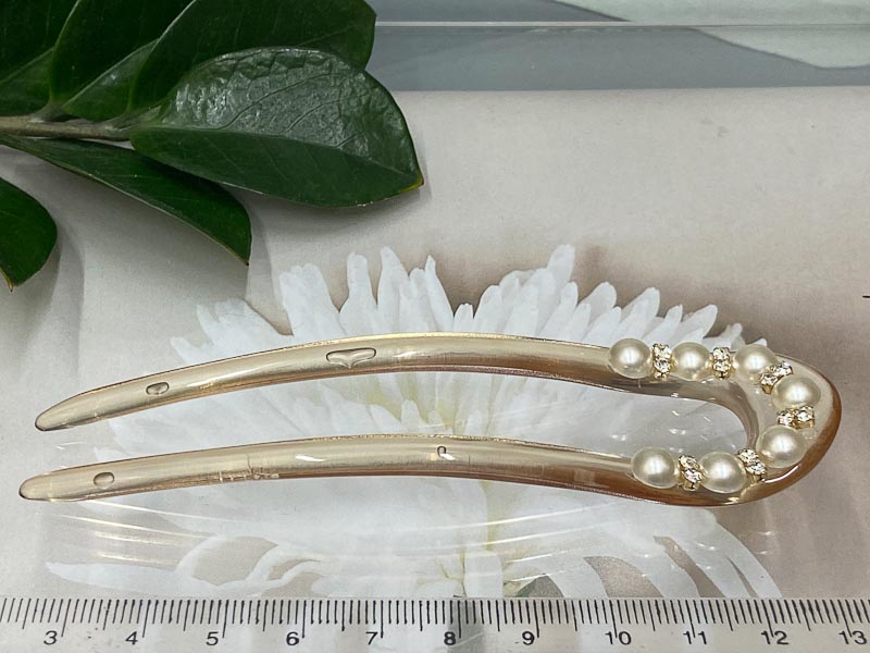 Заколка 1039001600024: цена 165 рублей.