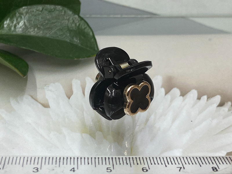 Заколка 1039005500320: цена 85 рублей.