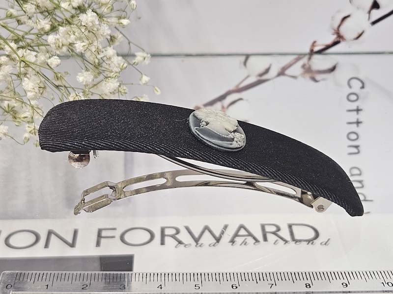 Заколка 1226005500393: цена 215 рублей.