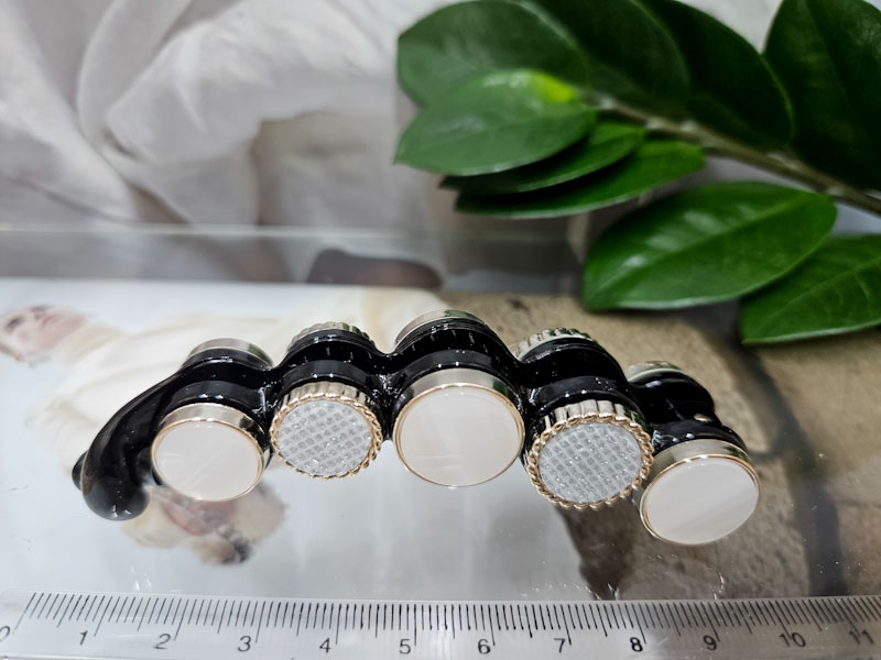 Заколка 1915005500815: цена 410 рублей.