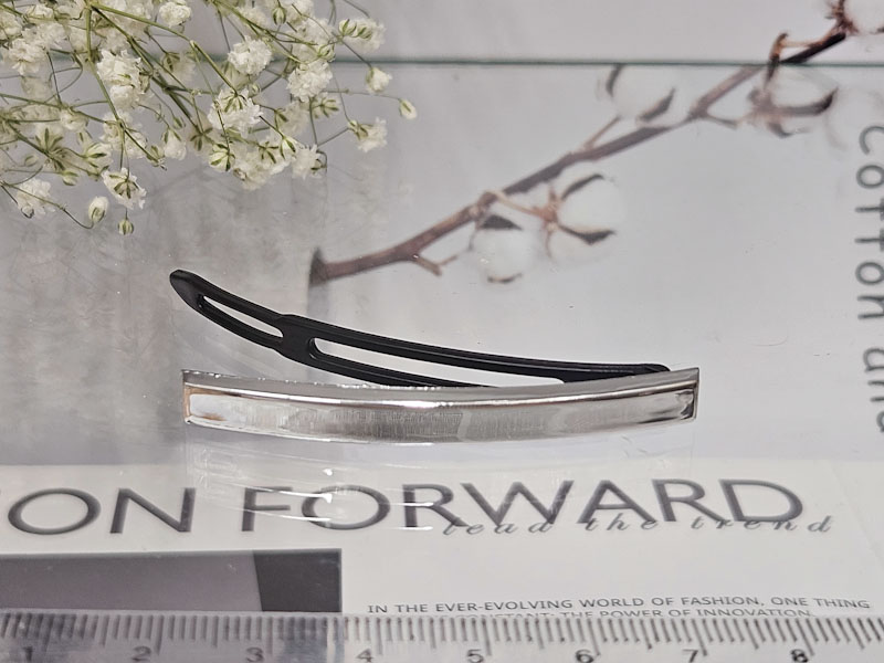 Заколка 1085005500099: цена 135 рублей.