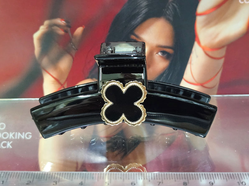 Заколка 1045005500499: цена 495 рублей.