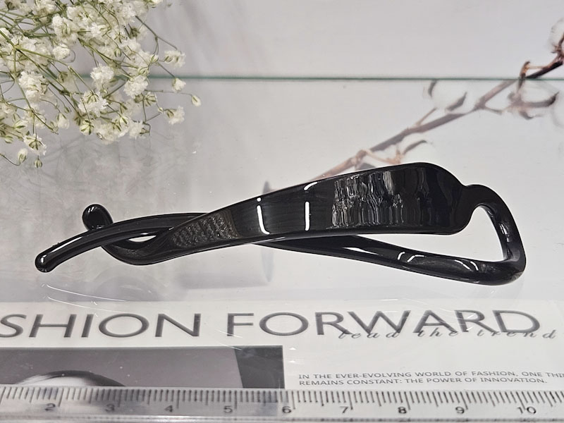 Заколка 1833005500072: цена 65 рублей.