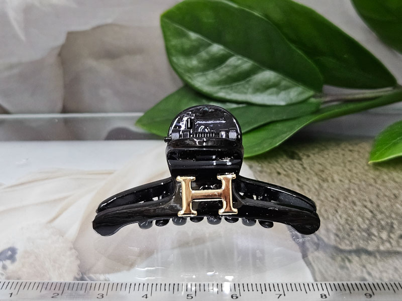 Заколка 1743001600037: цена 115 рублей.