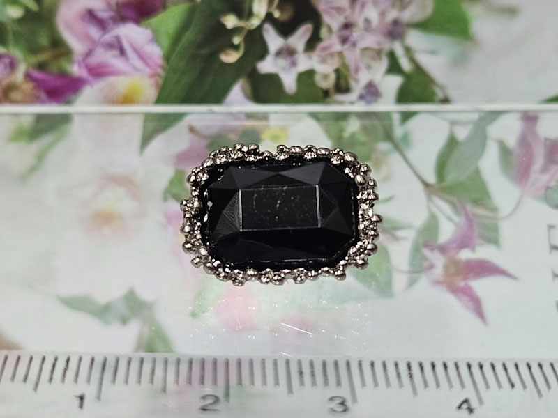 Брошь 1269006500054: цена 215 рублей.