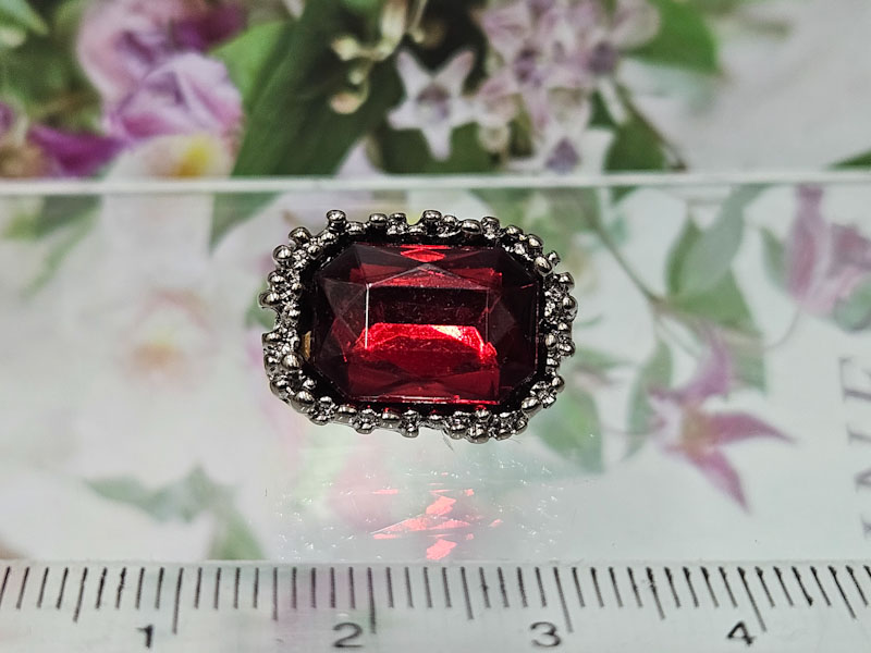 Брошь 1269006500078: цена 215 рублей.