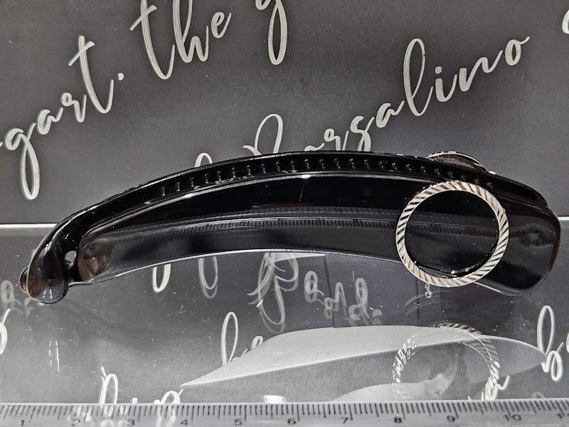 Заколка 1915005501065: цена 330 рублей.