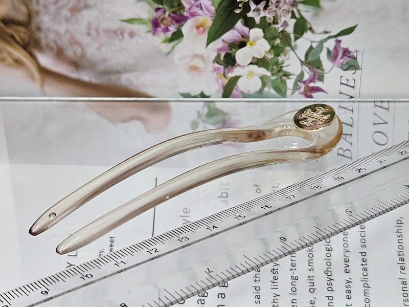 Заколка 1045001600087: цена 200 рублей.