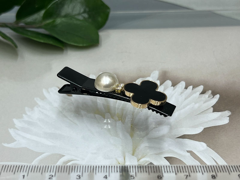 Заколка 1045001600216: цена 165 рублей.