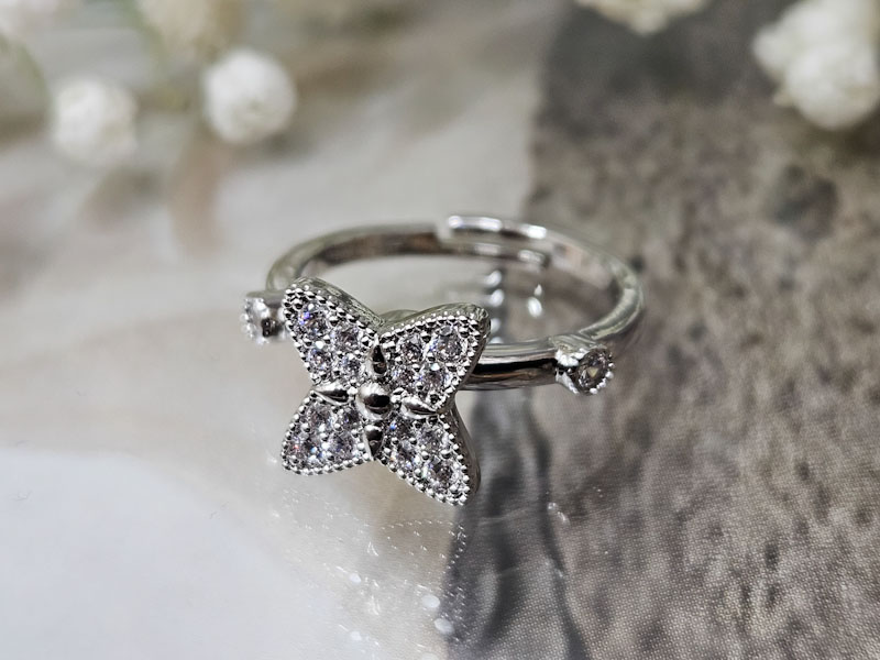 Кольцо 2247026600311: цена 660 рублей.