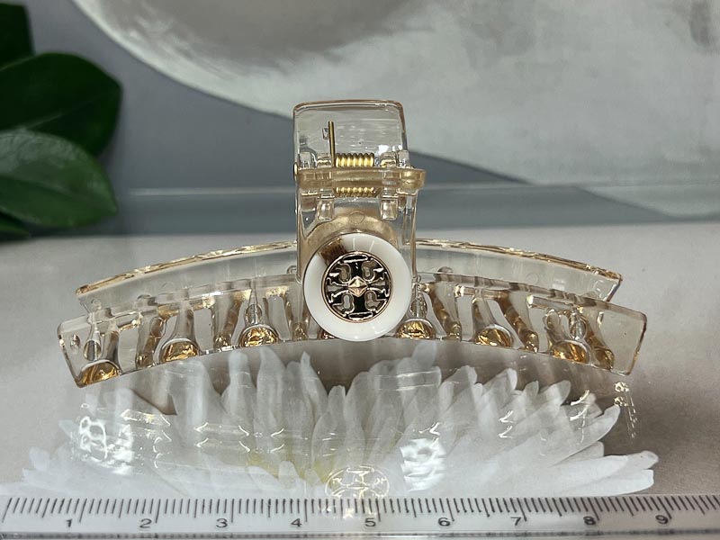 Заколка 1045005500680: цена 250 рублей.