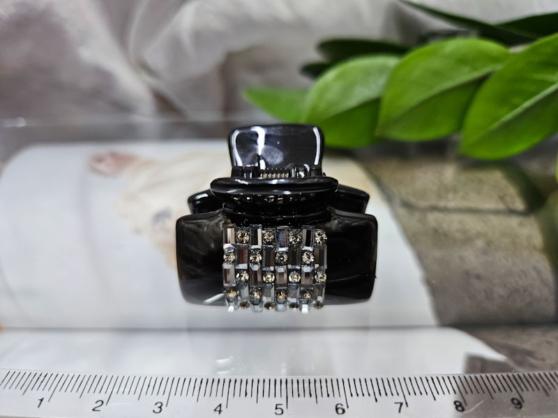 Заколка 1866005500223: цена 165 рублей.