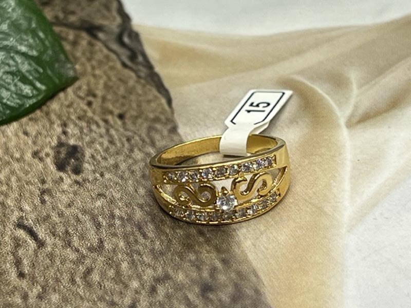 Кольцо 1360017300180: цена 225 рублей.