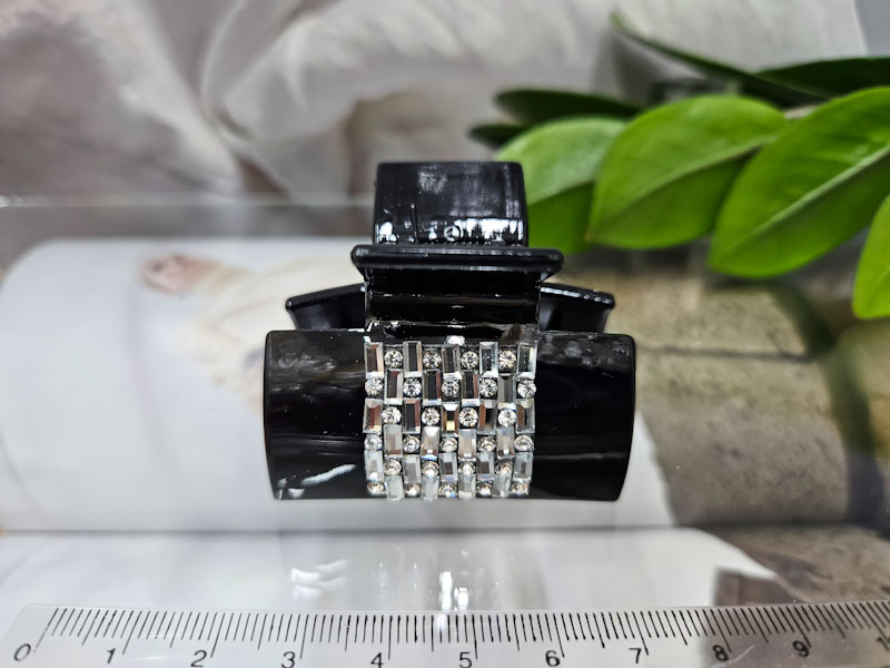 Заколка 1866005500230: цена 165 рублей.