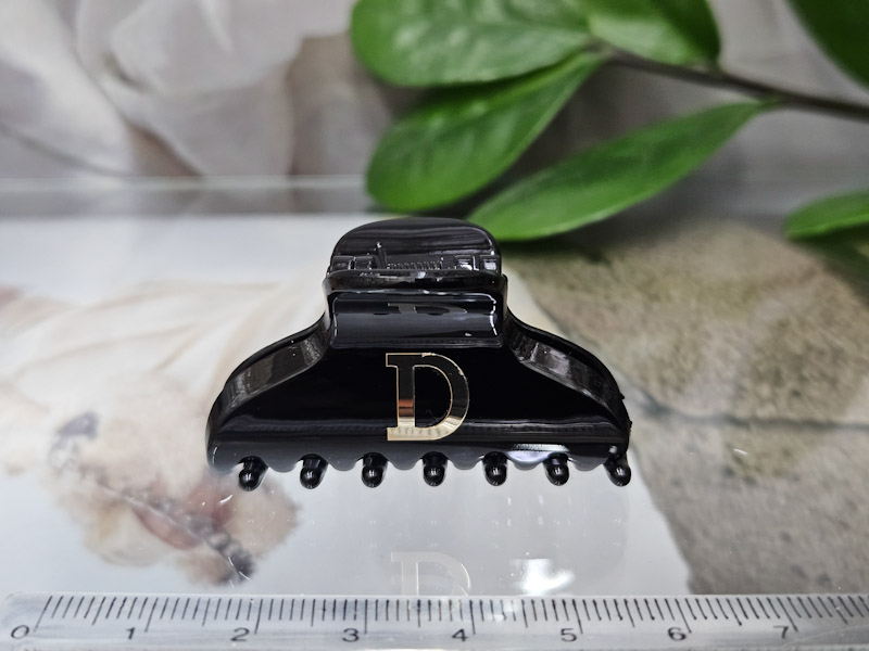 Заколка 1039001600239: цена 165 рублей.