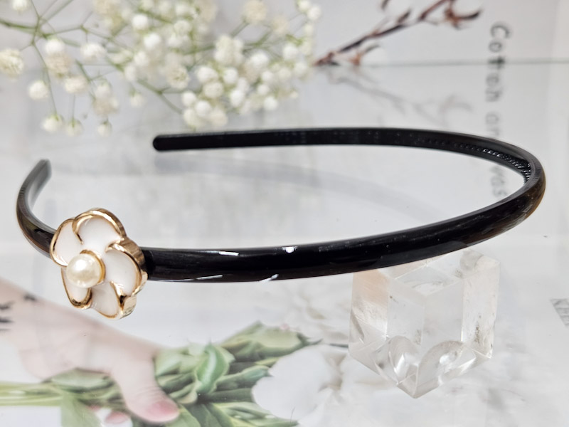 Ободок 1039001600468: цена 200 рублей.