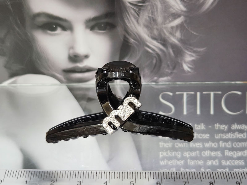 Заколка 1866005500087: цена 180 рублей.