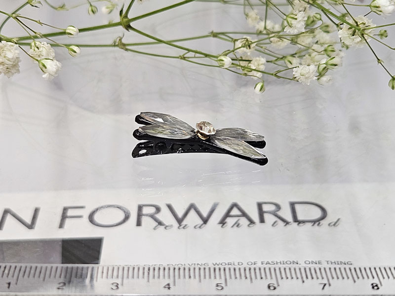 Заколка 1107001600143: цена 115 рублей.