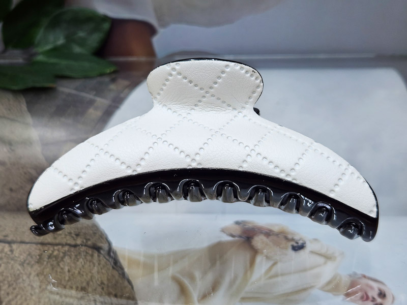 Заколка 1801005500026: цена 265 рублей.