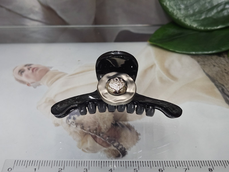 Заколка 1061001600209: цена 200 рублей.