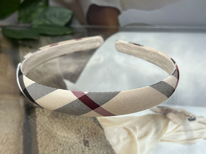 Ободок 1226001600349: цена 135 рублей.