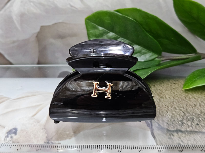 Заколка 1743001600334: цена 250 рублей.