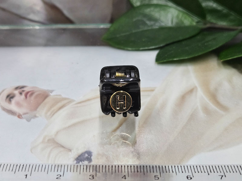 Заколка 1866005500193: цена 135 рублей.