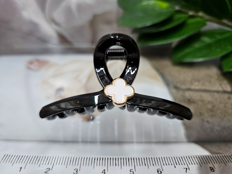 Заколка 1039001600116: цена 165 рублей.