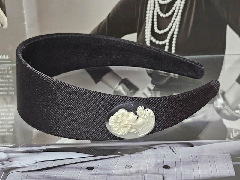 Ободок 1226001600318: цена 250 рублей.