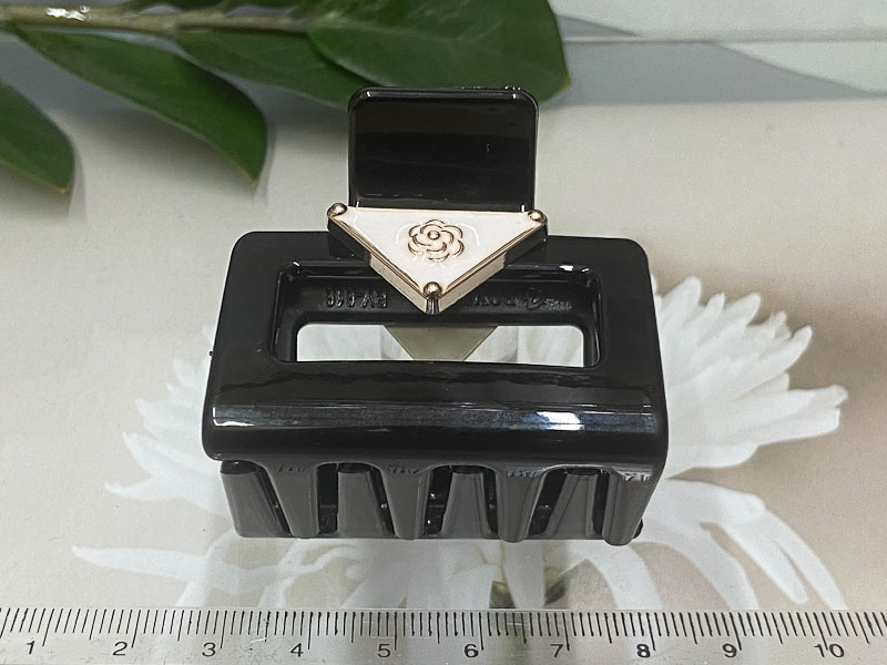 Заколка 1045005500741: цена 200 рублей.