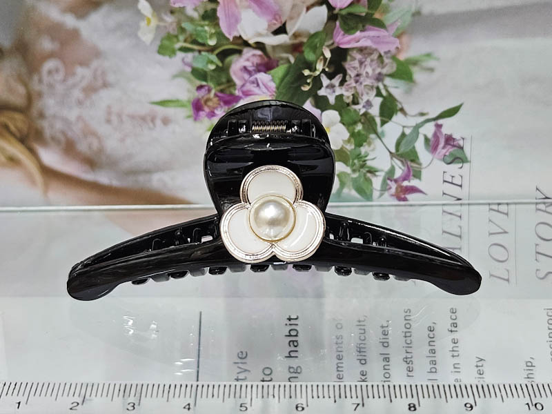 Заколка 1045005500550: цена 250 рублей.