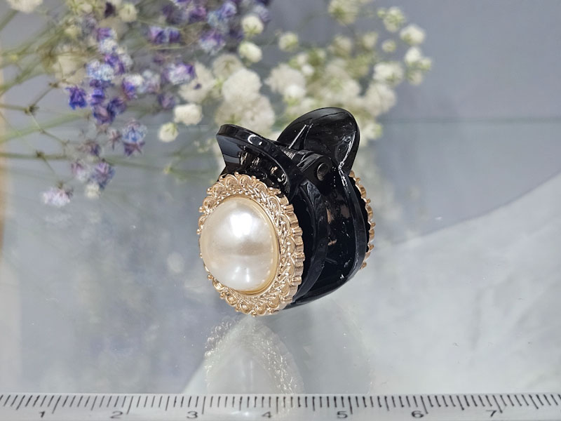 Заколка 1915001601356: цена 200 рублей.