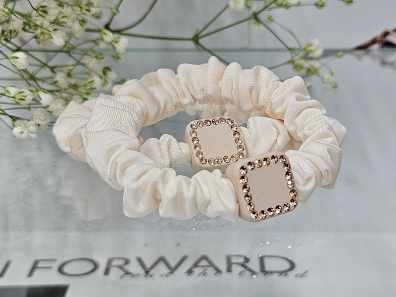 Резинка 2138001600016: цена 100 рублей.