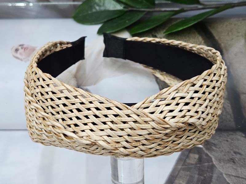 Ободок 1586001600030: цена 410 рублей.