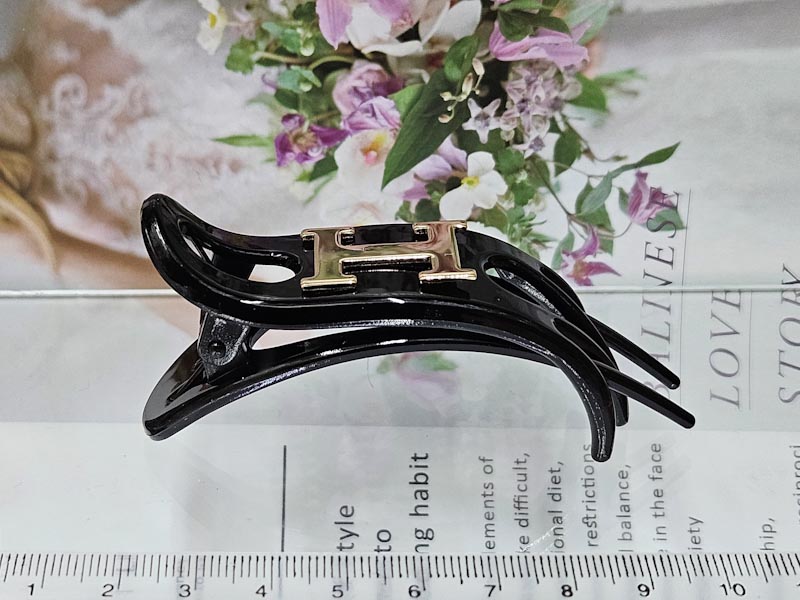 Заколка 1045005500703: цена 200 рублей.