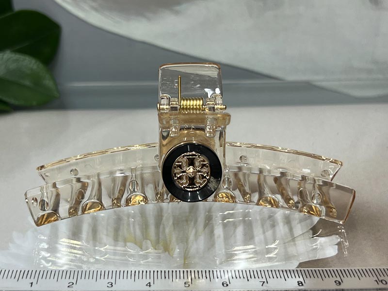 Заколка 1045005500475: цена 250 рублей.