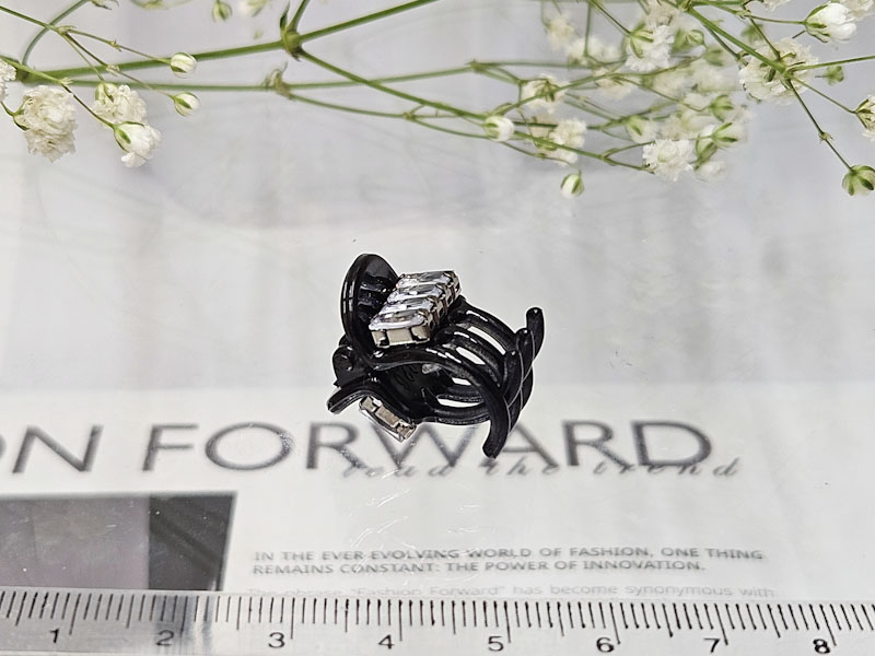 Заколка 1107005500036: цена 135 рублей.