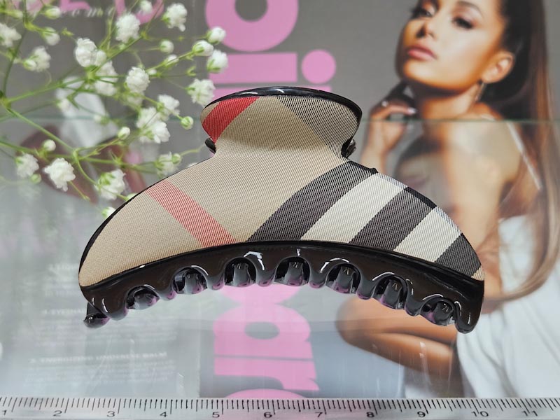 Заколка 1942005500026: цена 215 рублей.