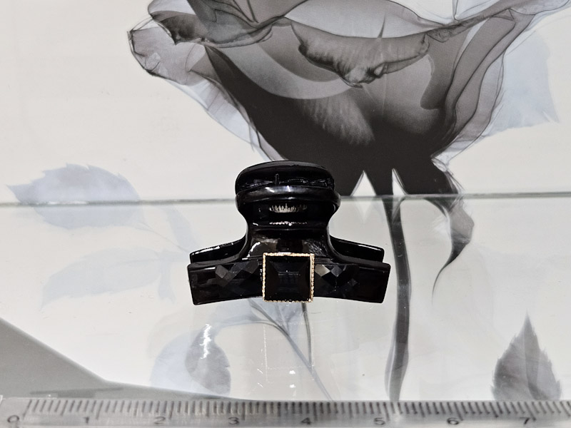 Заколка 1031001600523: цена 115 рублей.