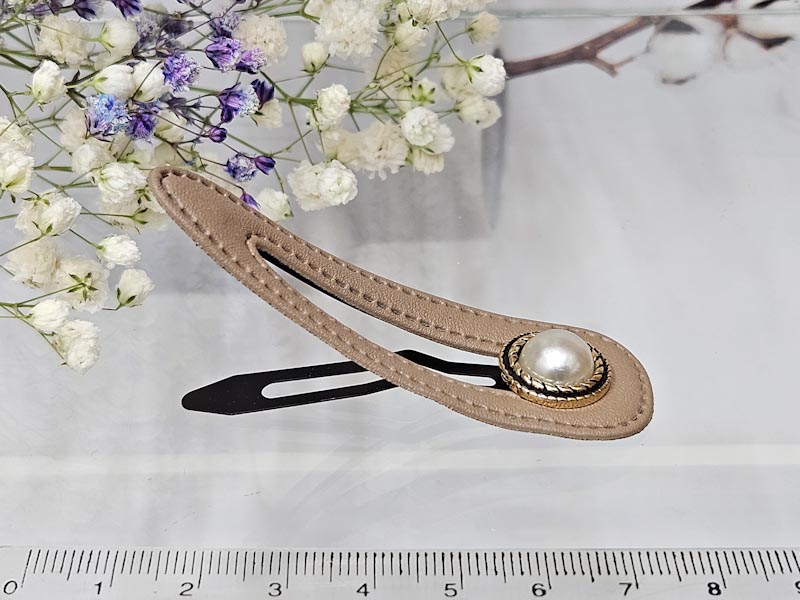 Заколка 1023001600078: цена 115 рублей.