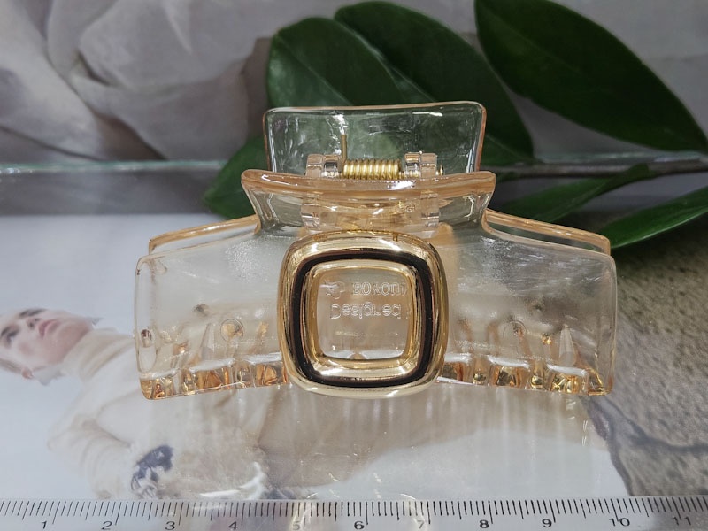 Заколка 1045005500390: цена 495 рублей.