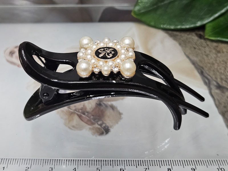 Заколка 1045005500253: цена 250 рублей.