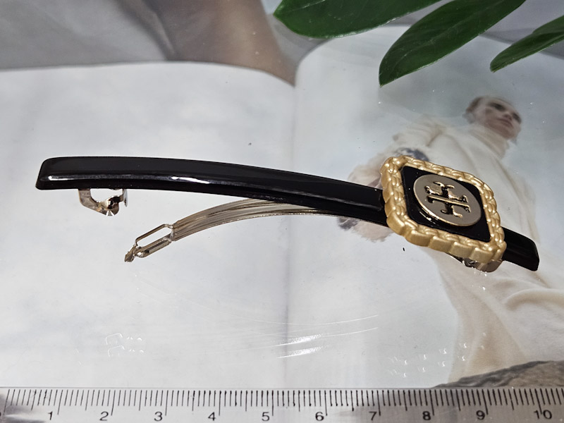 Заколка 1045001600193: цена 295 рублей.