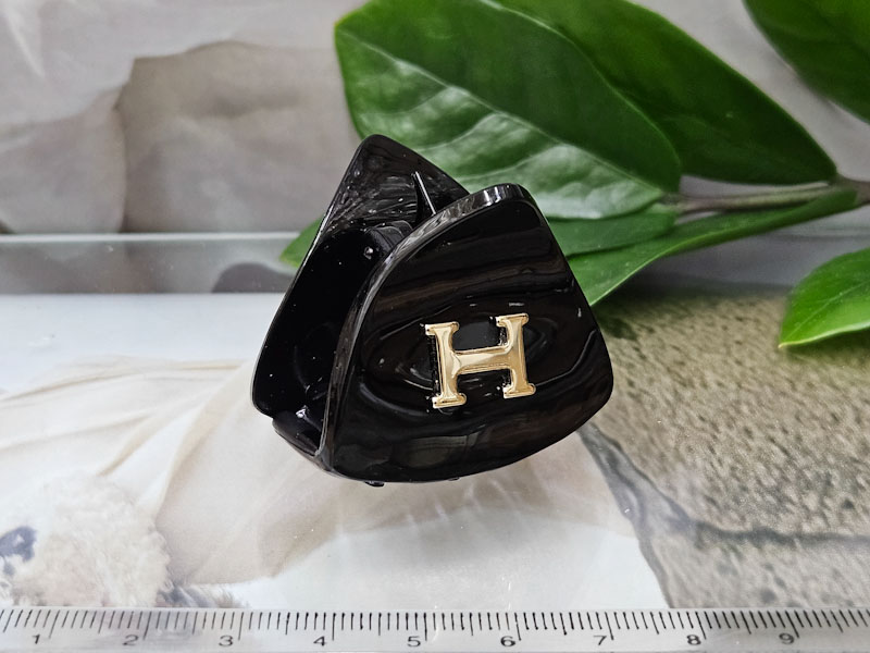 Заколка 1743001600228: цена 250 рублей.