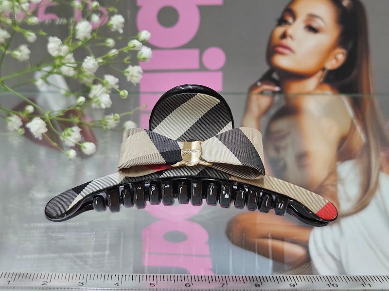 Заколка 1942005500019: цена 330 рублей.