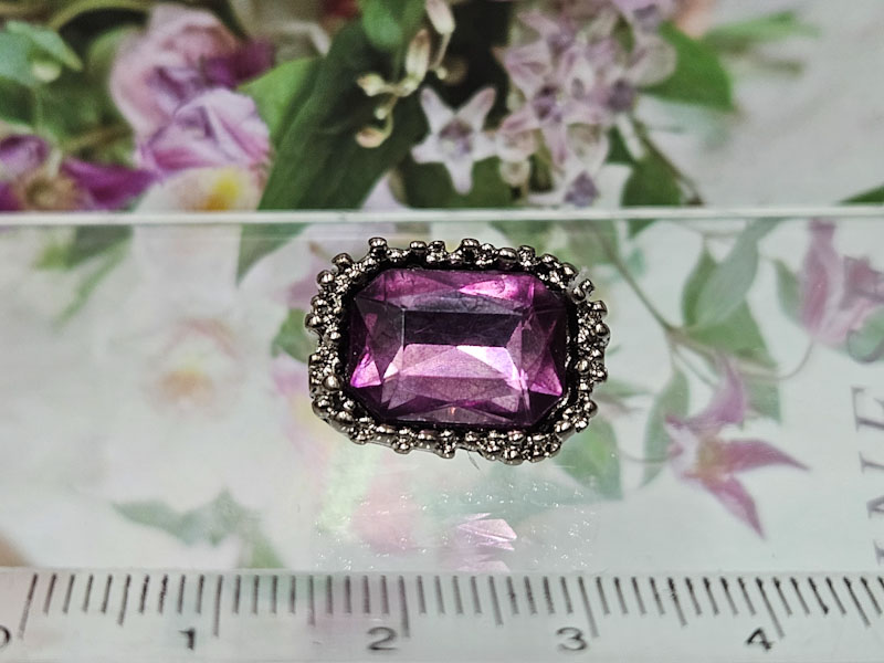 Брошь 1269006500047: цена 215 рублей.