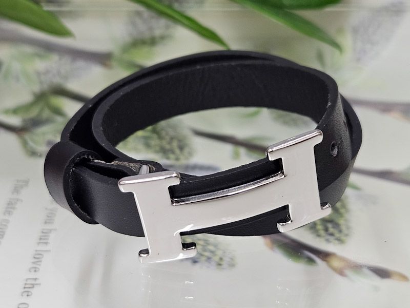 Браслет 1832006500074: цена 985 рублей.