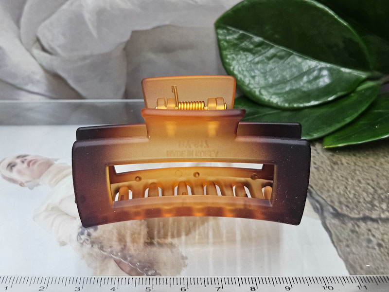 Заколка 1833001600424: цена 85 рублей.