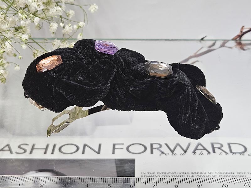 Заколка 1860005500085: цена 820 рублей.