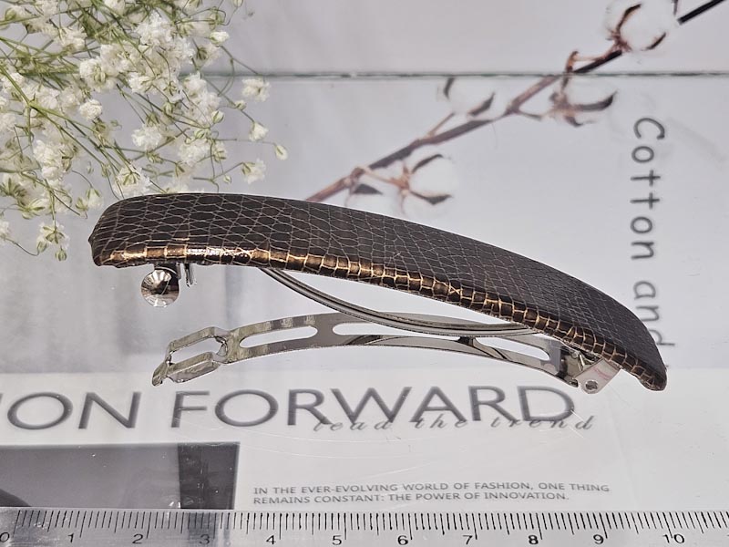 заколка 1226001600370: цена 200 рублей.